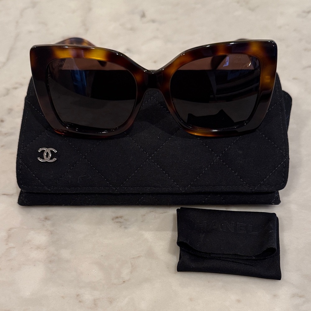 CHANEL Brown Tortoise Sunglasses